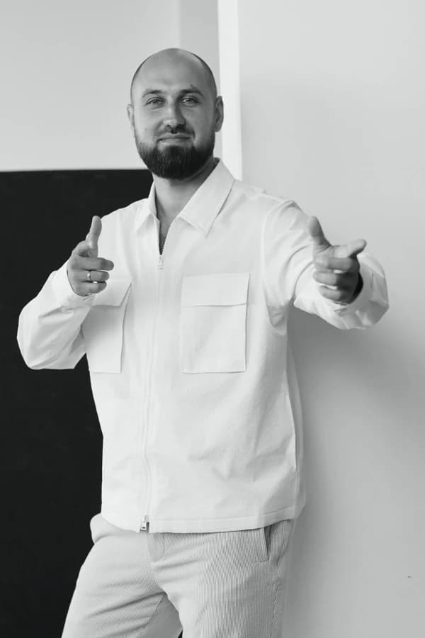 Іван Первой вказує на читача — «Мені цікаво зрозуміти, що тебе драйвить»